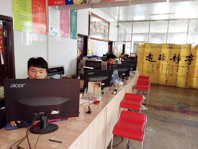 白手起家，用心經(jīng)營 沒有人脈也能開好一家圖文店